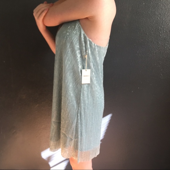 Dress - Picture 5 of 6